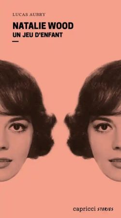 Couverture du livre avec deux moitiés du visage de Natalie Wood sur fond rose saumon